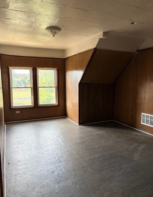 Building Photo - 668 Pingree St