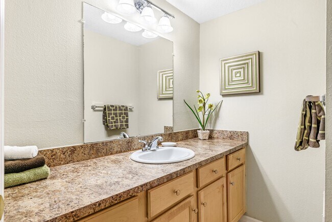 Building Photo - Palms at Waters Edge 3336-J8