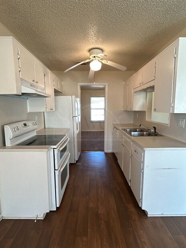 Building Photo - 618 N 23rd St