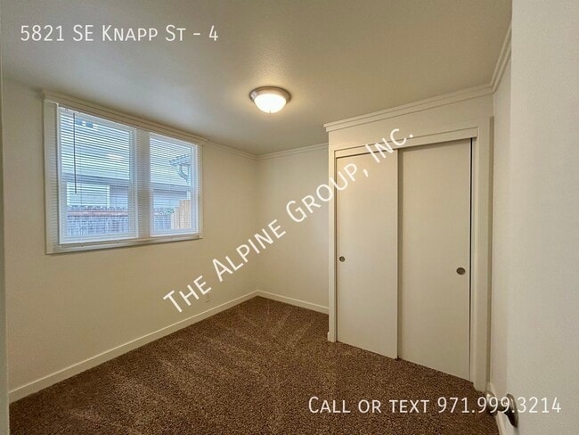 Building Photo - 5821 SE Knapp St