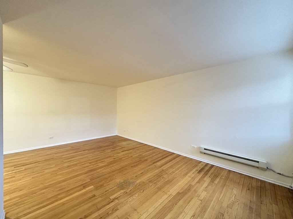 Building Photo - 665 W Wrightwood Ave