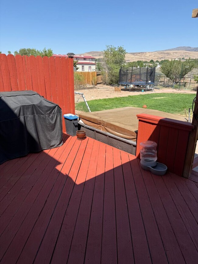 Building Photo - Located in the heart of Spanish Springs