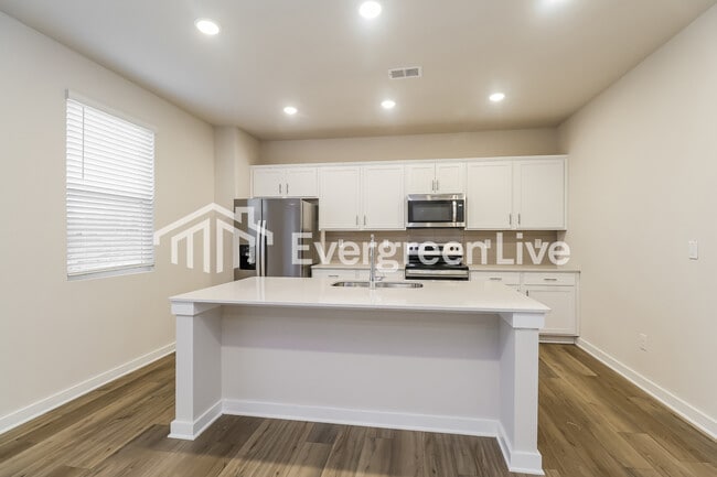 Building Photo - 2433 Appalachian Trl Dr