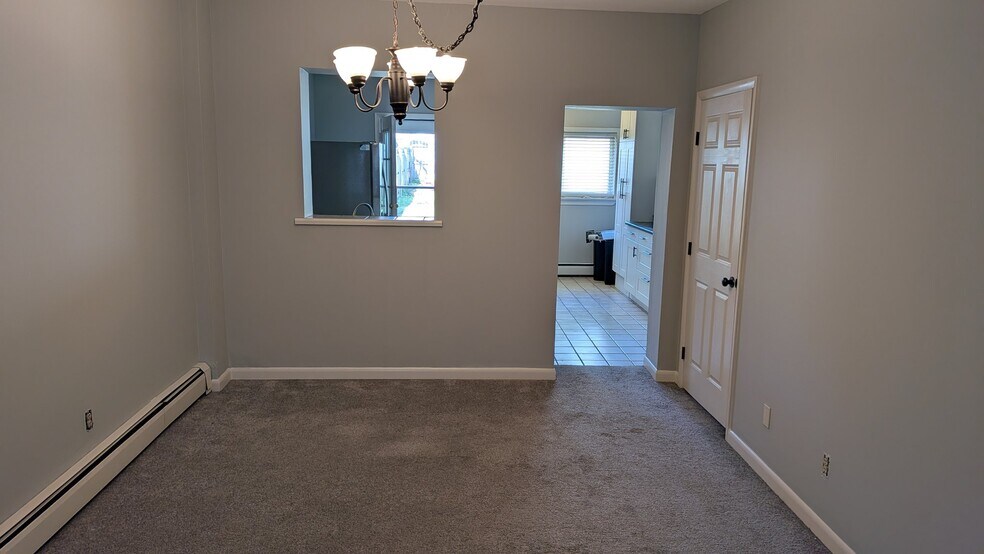 Building Photo - 624 E Hector St