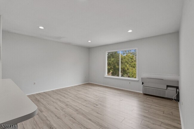 Building Photo - 37 Eton Way