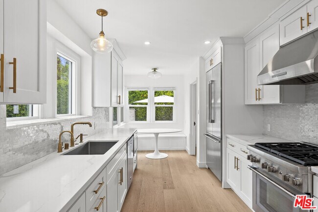 Building Photo - 3956 Alcove Ave