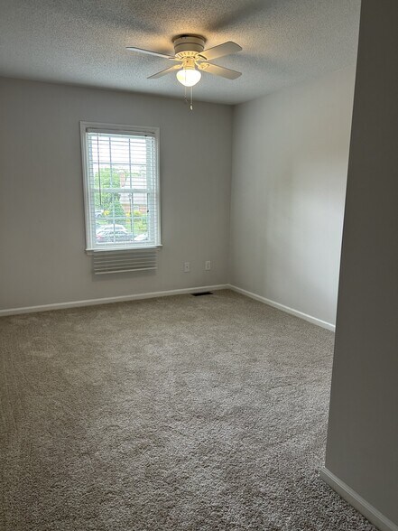 Building Photo - 9453 Kings Falls Dr
