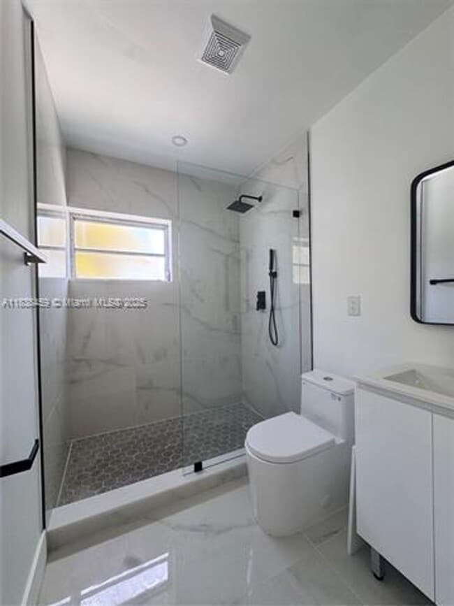 Building Photo - 8430 SW 32nd St