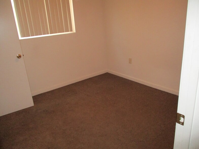 Building Photo - 218 W Dakota Ave