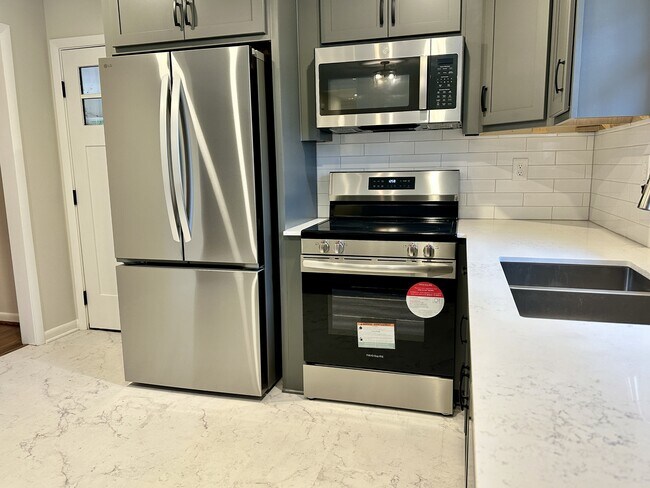 Building Photo - 231 Hillwood Ln