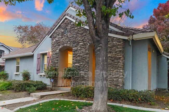 Building Photo - 363 W Viento St