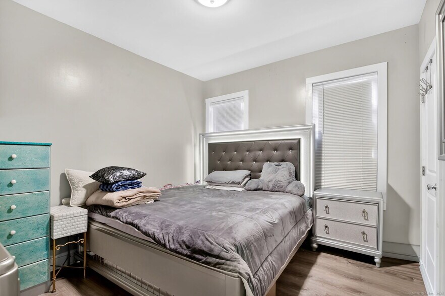 Building Photo - 14 Belden St