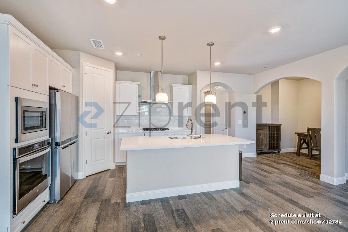 Building Photo - 1350 E Via Sentieri Dr