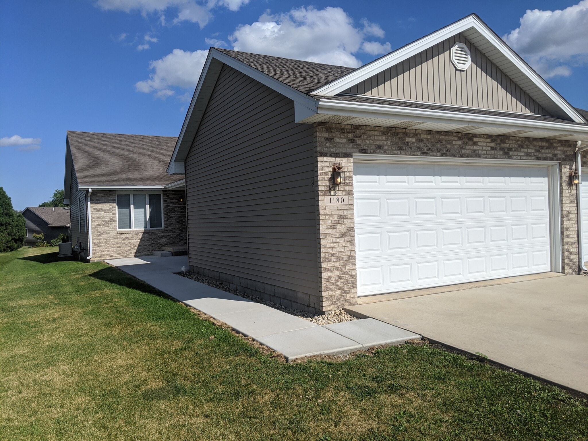 Building Photo - 1180 Cornell Dr