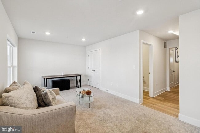 Building Photo - 10939 Drummond Pl