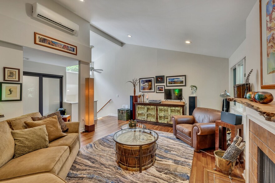 Another living room photo - Guest bath is on this main level. - 918 Harpeth Trace Dr