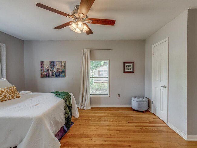 Building Photo - 300 Fretz Ave