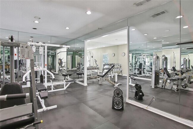 Building Photo - 4115 Pine Heights Dr NE