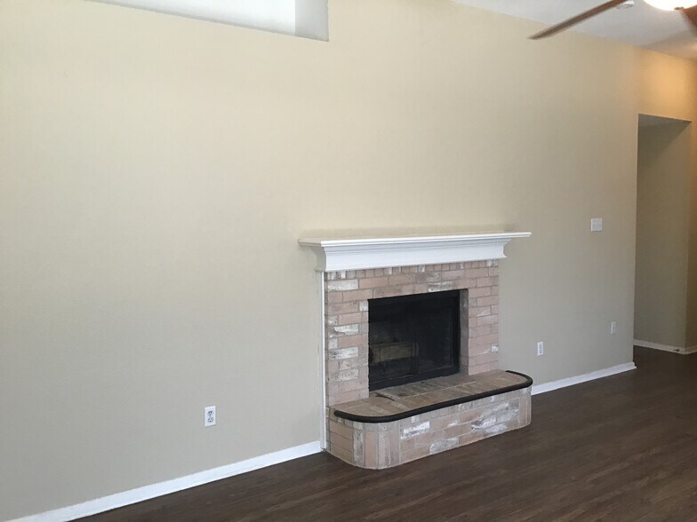 Building Photo - 1325 Misty Meadow Dr