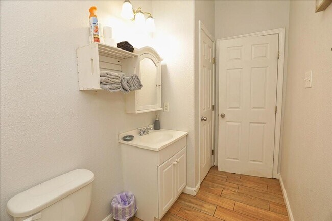 Building Photo - 13121 Vickery St