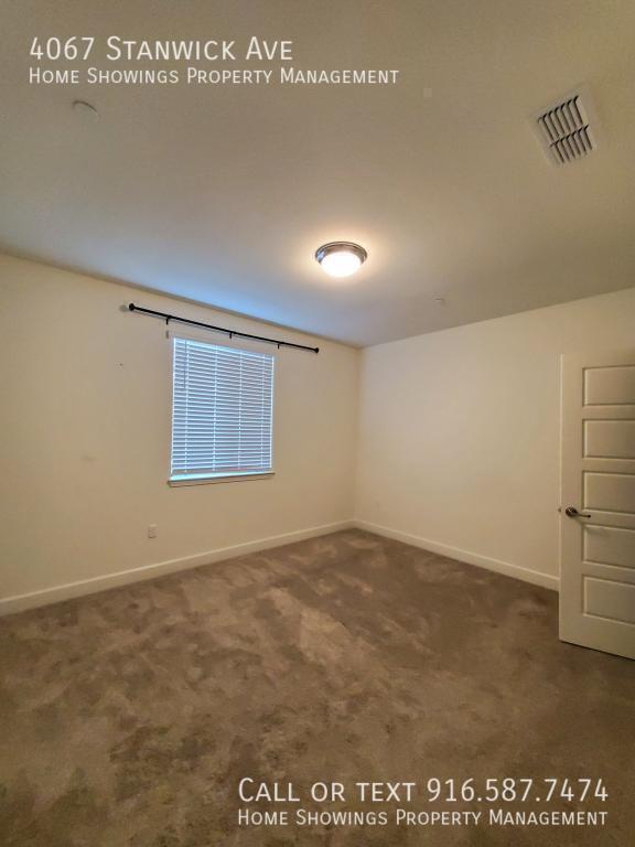 Building Photo - 4067 Stanwick Ave