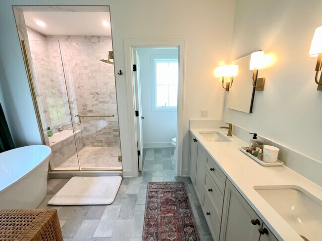 Building Photo - 3-bedroom, 2.5 bathroom furnished home in Saint Joseph