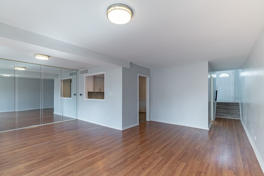 Building Photo - 731 Hibbard Rd