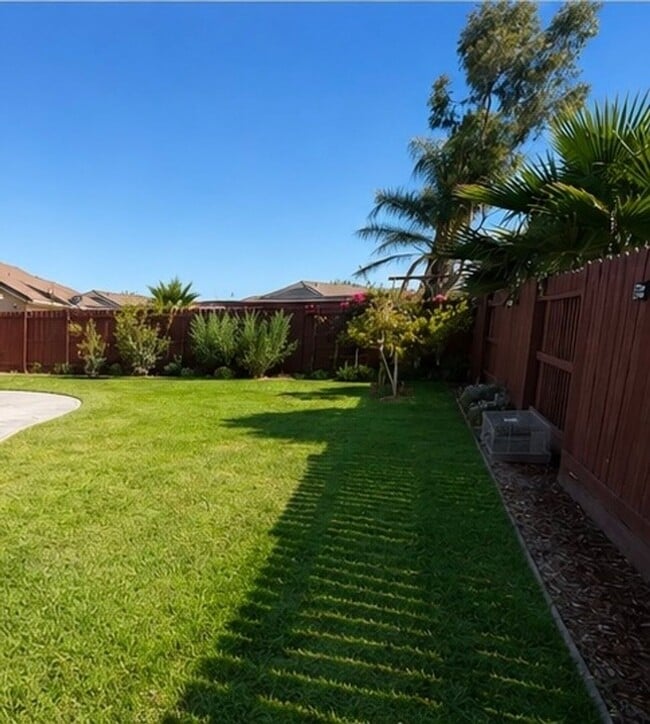 Building Photo - Coming soon! Beautiful single story home in Los banos