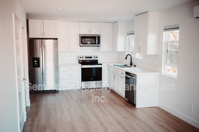 Building Photo - 5263 Tipton St