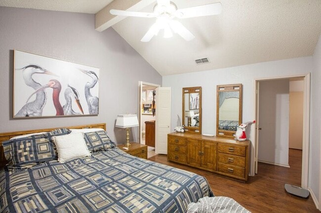 Building Photo - 2902 Post Oak Dr