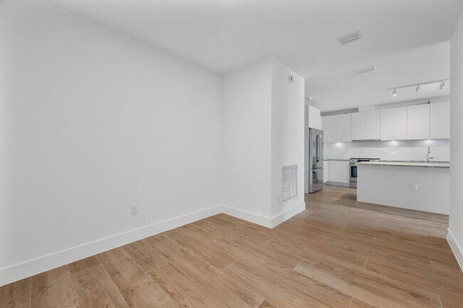 Building Photo - 3034 Oak Ave