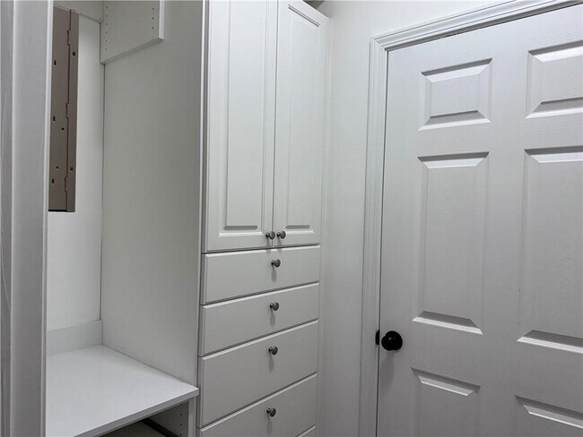 Building Photo - 955 Juniper St NE