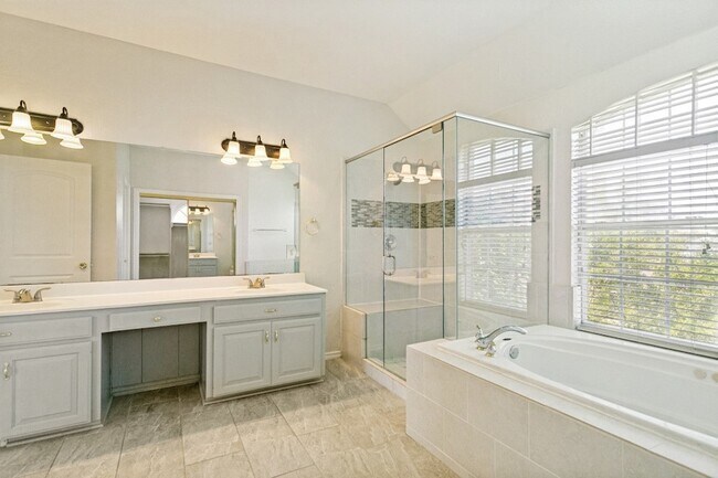 Building Photo - 8512 Mesa Verde Dr