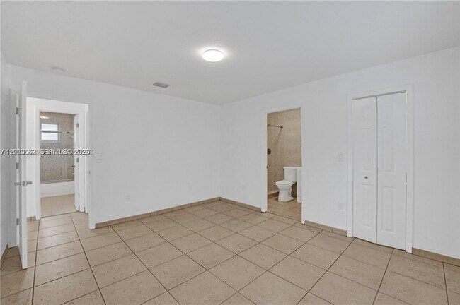 Building Photo - 2747 SW 17th St