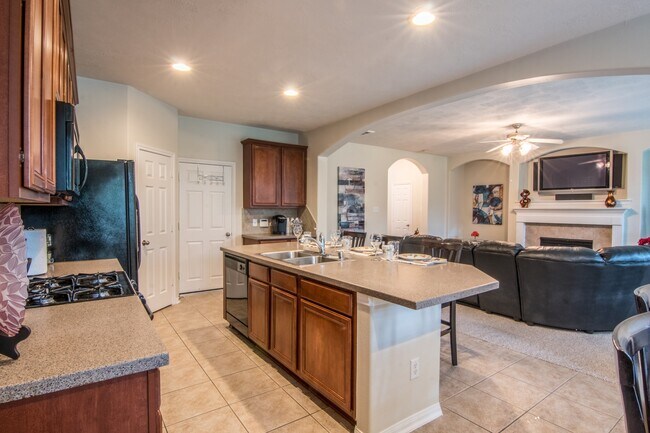 Building Photo - 15 Aquiline Oaks Pl