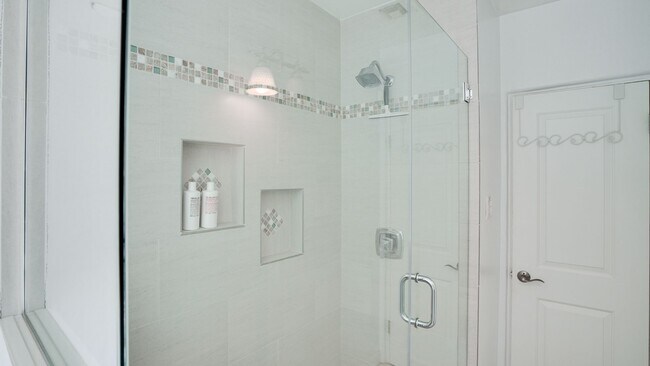 Building Photo - FALL IN LOVE with Ranch Style Living!