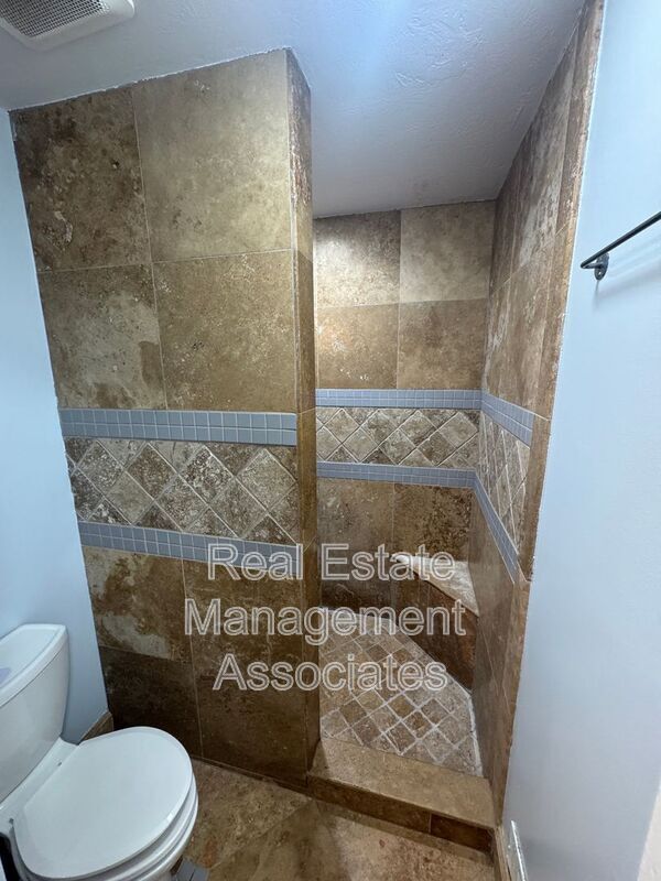 Building Photo - 129 Wagon Wheel Cir