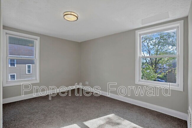 Building Photo - 533 E Jenkins Ave