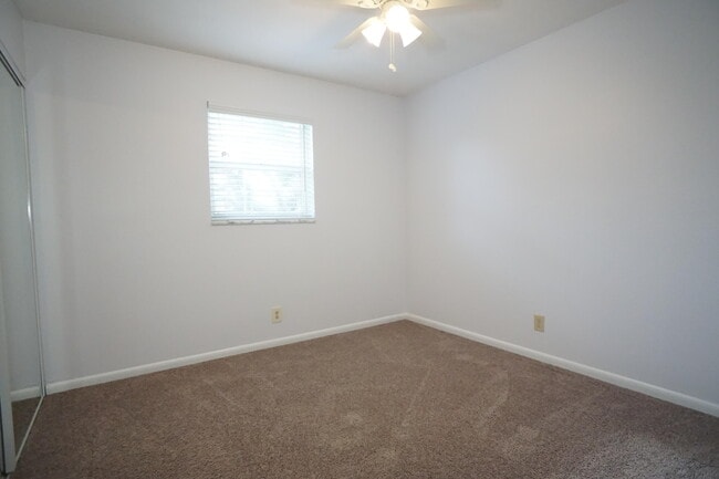 Building Photo - 807 Easterly Rd