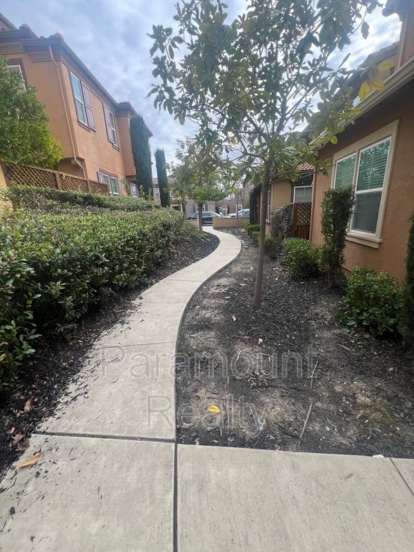 Building Photo - 3203 Vittoria Loop