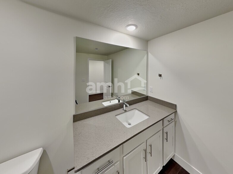 Building Photo - 7229 Woods Rose Dr