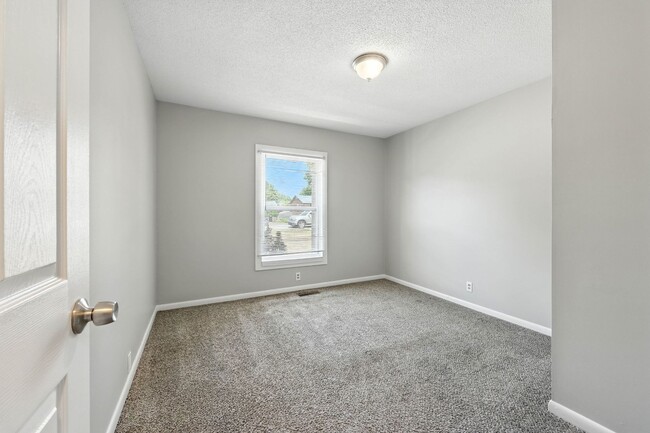 Building Photo - Spacious 3 bedroom home with finished base...