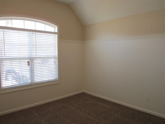 Building Photo - 113 Village Dr