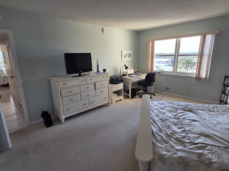 Building Photo - 1200 Hibiscus Ave