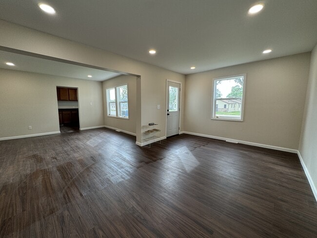 Building Photo - 1308 3rd Ave SW