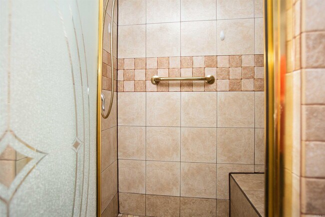 Building Photo - 504 W 33rd St