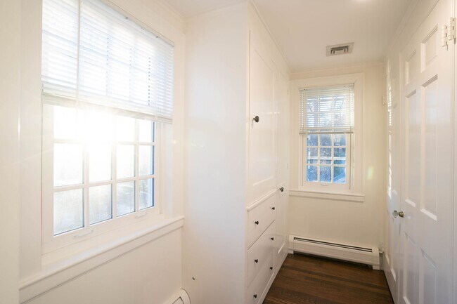 Building Photo - 40 Puddingston Lane