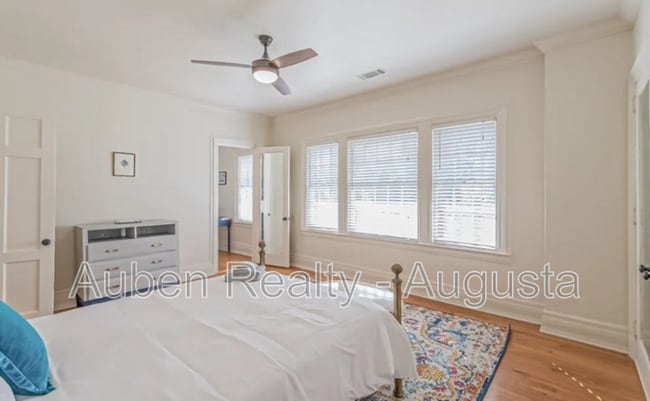 Building Photo - 239 Greene St