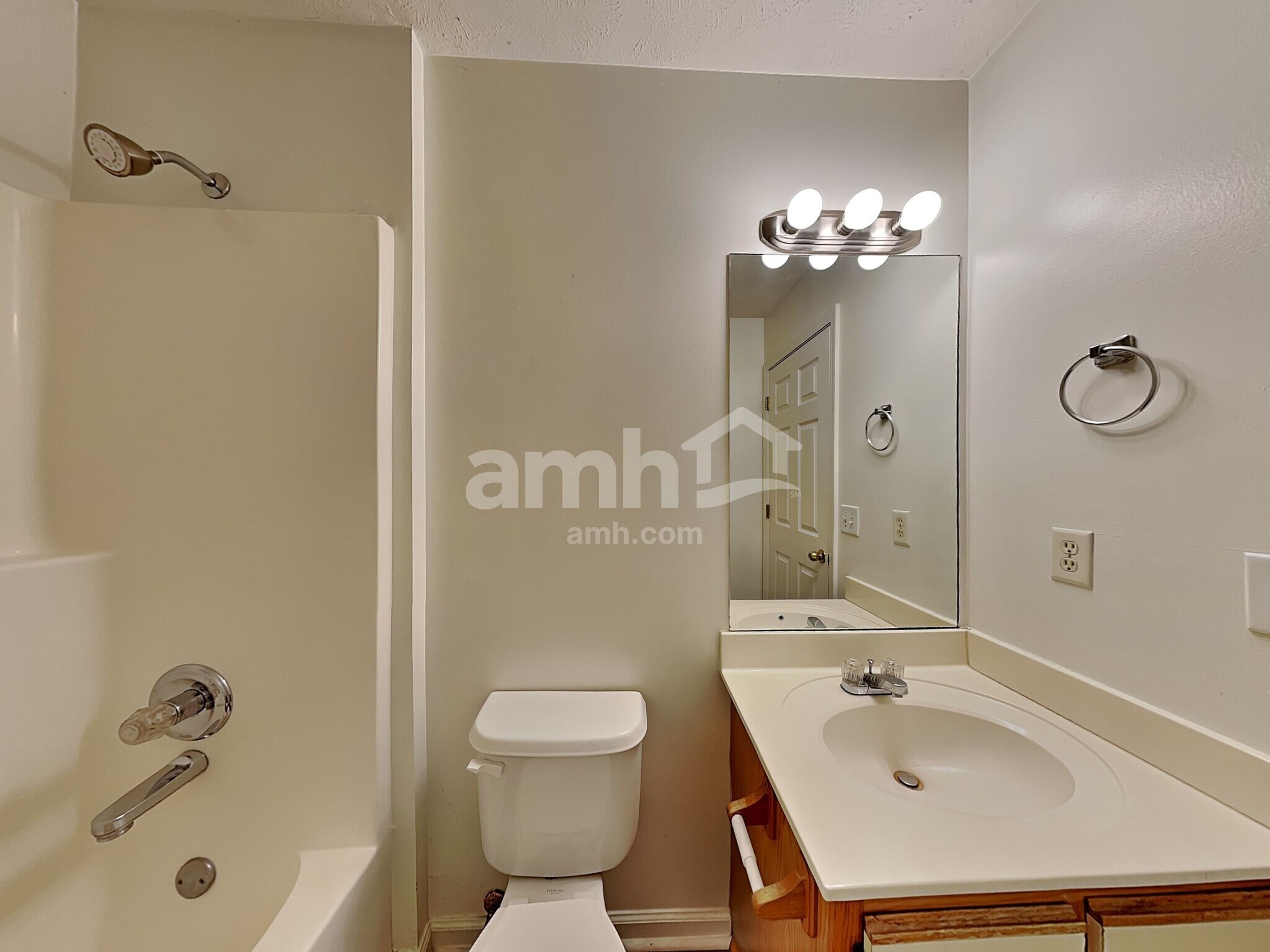 Building Photo - 1202 Larzelere Ln