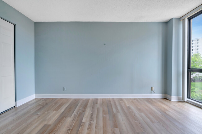 Building Photo - 6800 Fleetwood Rd